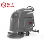 小型手推式洗地機(jī)，備受超市的喜愛(ài)