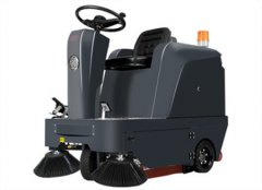 揚子駕駛式掃地機有什么優(yōu)勢？