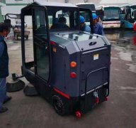 人工清掃效率低？用電動(dòng)掃地車(chē)