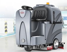 駕駛式洗地車大概多少錢(qián)一臺(tái)